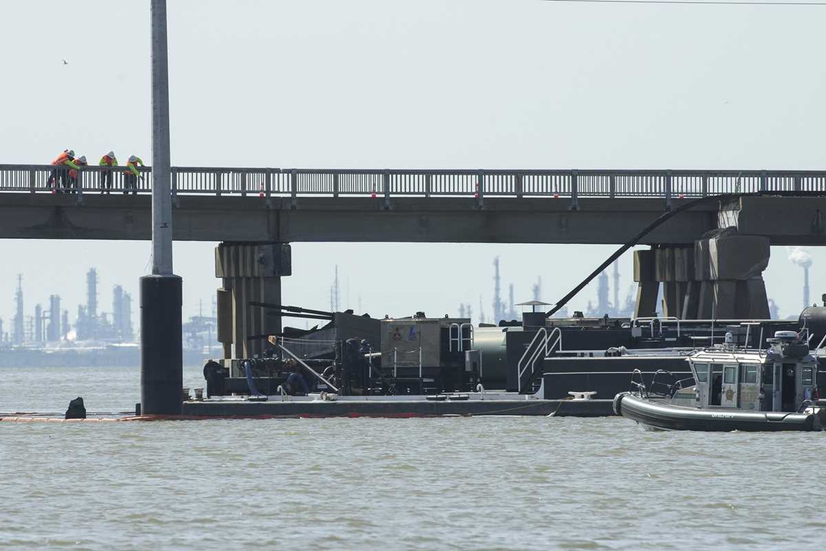 Barge hits bridge connecting Galveston and Pelican Island, causing