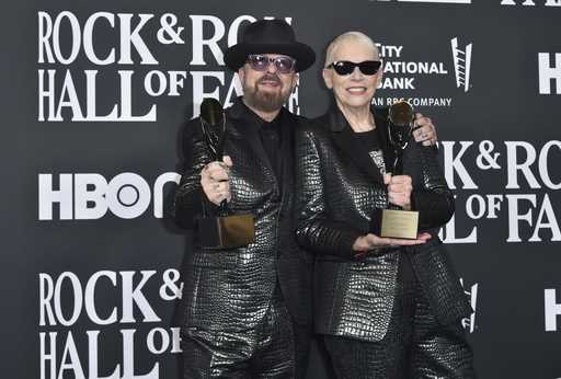 Inductees Dave Stewart, left, and Annie Lennox of Eurythmics pose in the press room during the Rock…