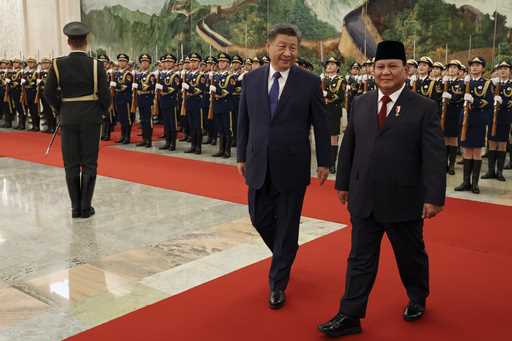 Chinese President Xi Jinping, centre, and Indonesia's President Prabowo Subianto attend a welcome c…