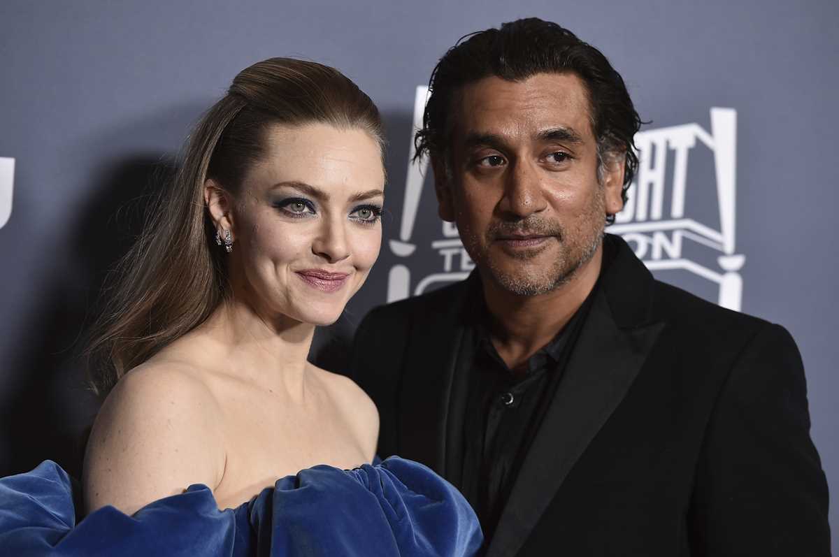 Naveen Andrews, Amanda Seyfried