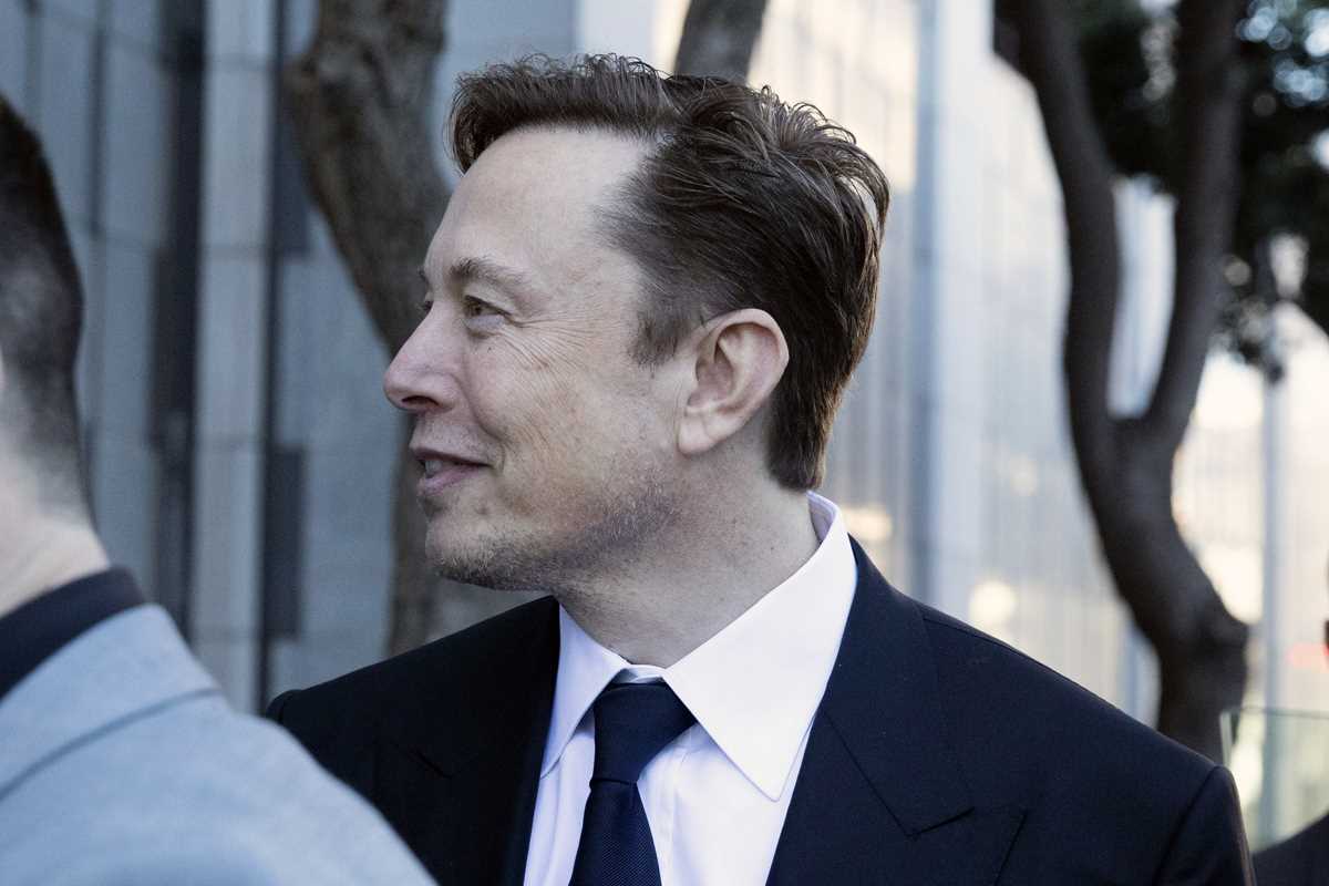 Elon Musk defiantly defends himself in Tesla tweet trial