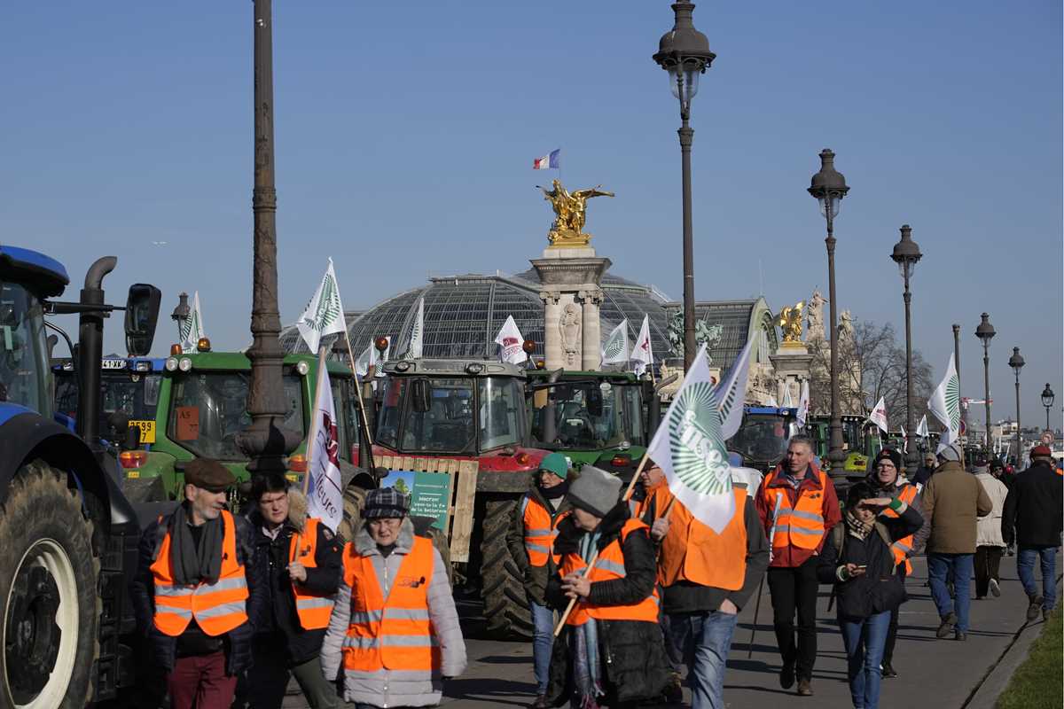 Farmers Drive Tractors To Paris To Protest Pesticide Ban Marketbeat