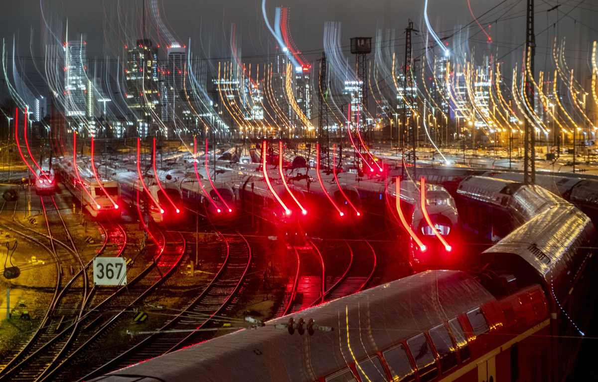 German train drivers go on strike for 6 days, bringing railway traffic