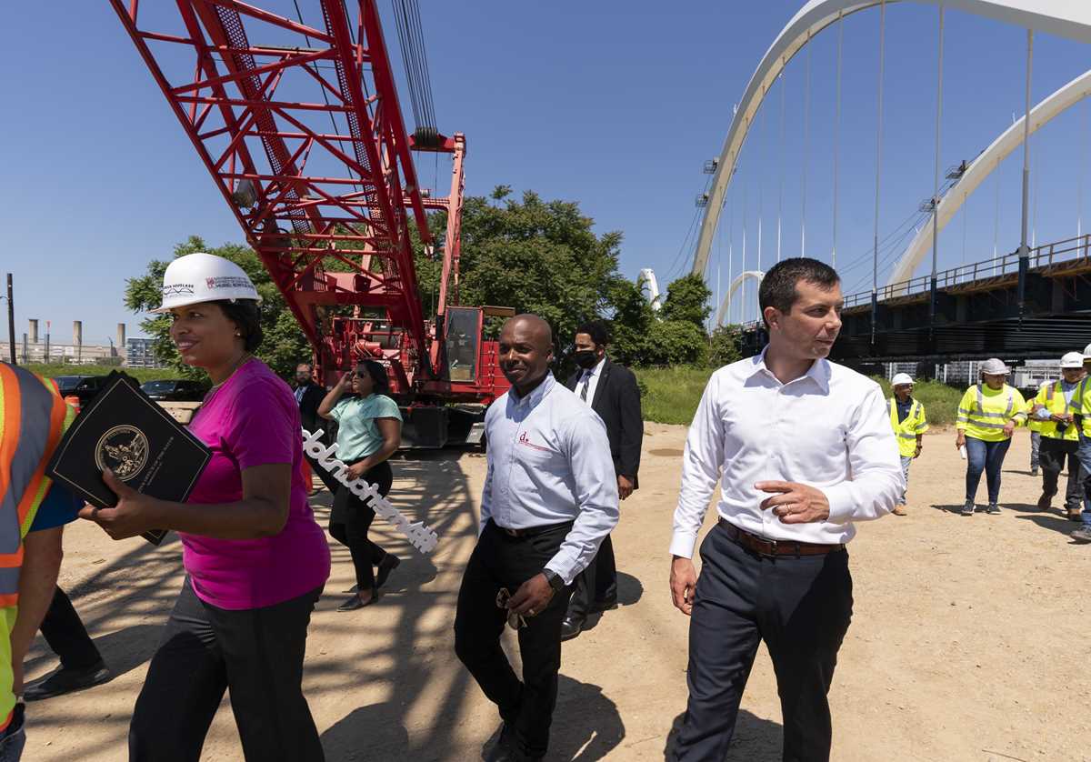 Pete Buttigieg, Muriel Bowser