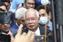 Former Malaysian Prime Minister Najib Razak, center, speaks to supporters outside at Court of Appea…