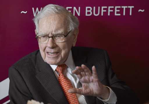 Warren Buffett, Chairman and CEO of Berkshire Hathaway, speaks during a game of bridge after the an…