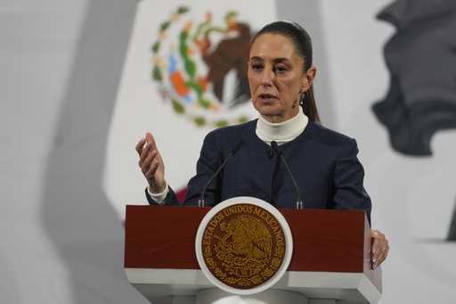 ARCHIVO - La presidenta mexicana Claudia Sheinbaum encabeza su conferencia de prensa de todas las m…