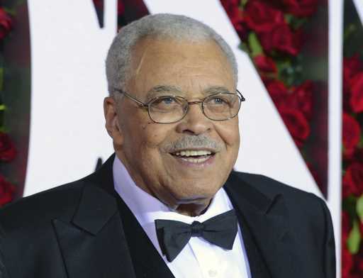 James Earl Jones arrives at the Tony Awards on June 12, 2016, in New York