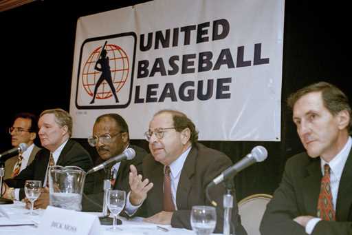 Agent Dick Moss, second from right, Donald Fehr's predecessor as general counsel of the Major Leagu…