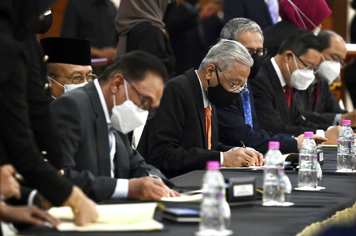 Ismail Sabri Yaakob, Anwar Ibrahim