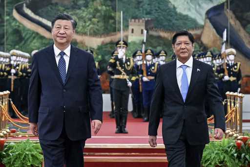 In this photo released by Xinhua News Agency, Chinese President Xi Jinping and visiting Philippine …