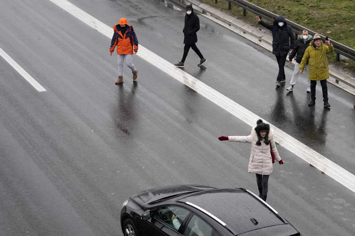 Serbia: Lithium Mine Opponents Block Roads In Bad Weather