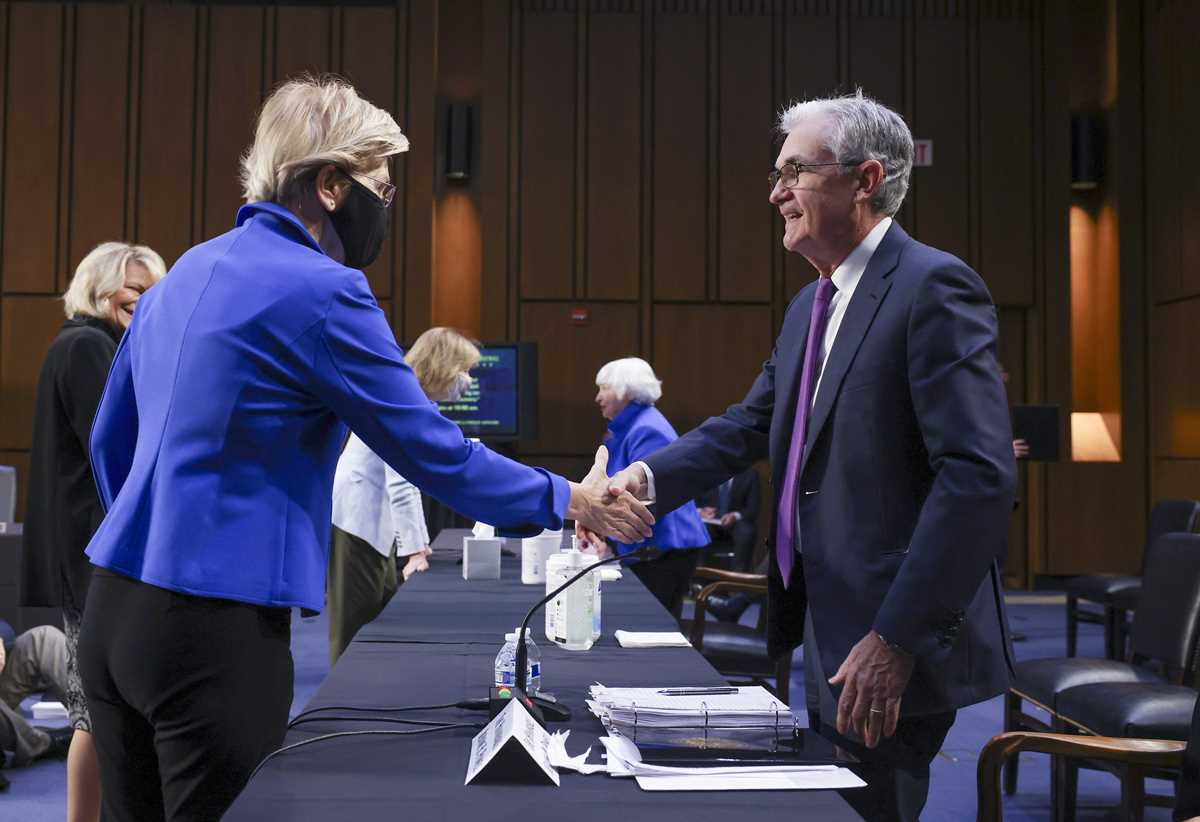 Jerome Powell, Elizabeth Warren