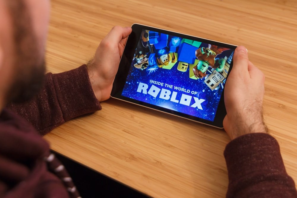 Roblox beats bookings estimates on higher in-game spending, shares