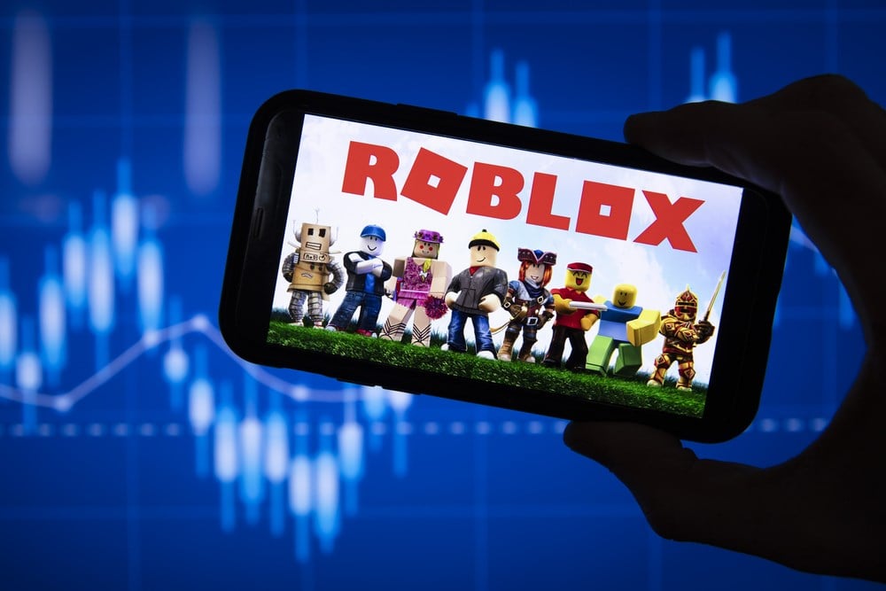 Roblox (RBLX) Q1 2023 earnings results beat on revenue & fall