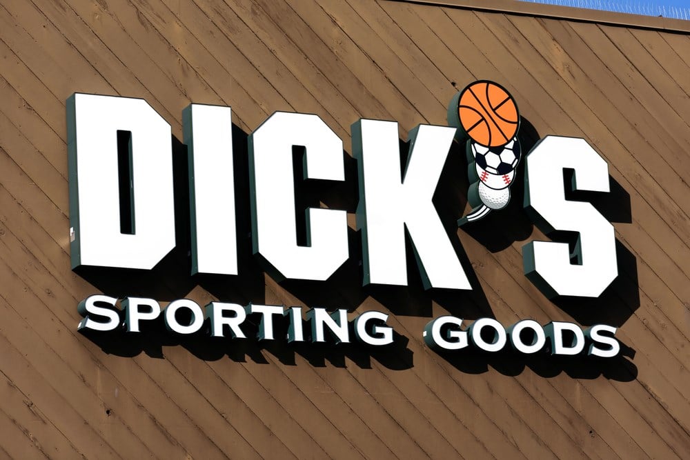 Dick's Sporting Goods sign stock price 