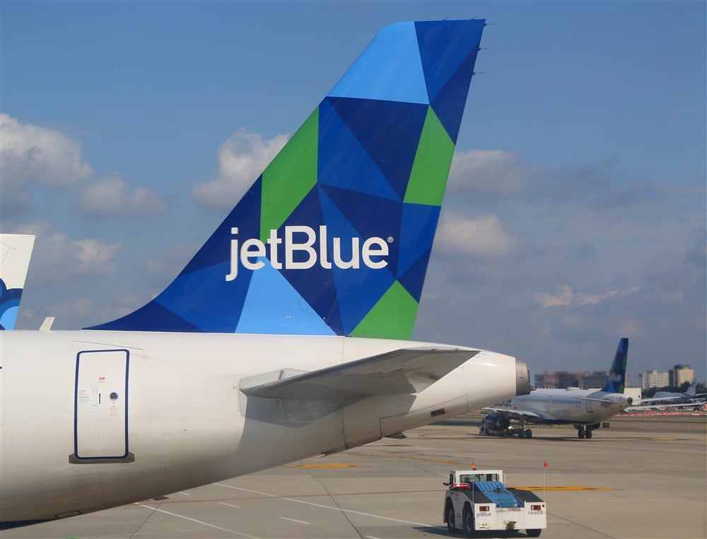 jetblue logo on tail of jetblue plane