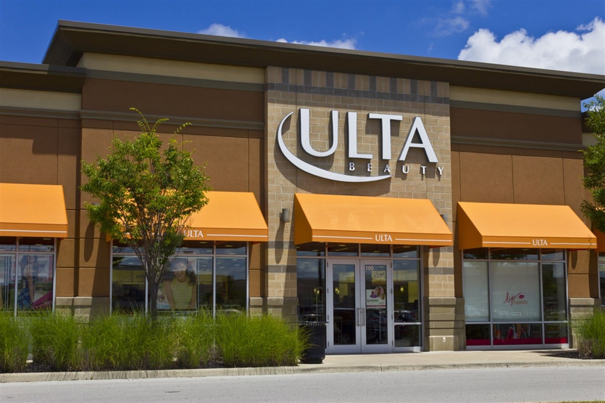 Indianapolis - Circa July 2016: Ulta Salon, Cosmetics & Fragrance Retail Location. Ulta Provides Beauty Products and a Salon VI