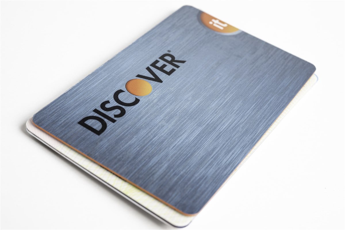 close-up image of discover credit card 