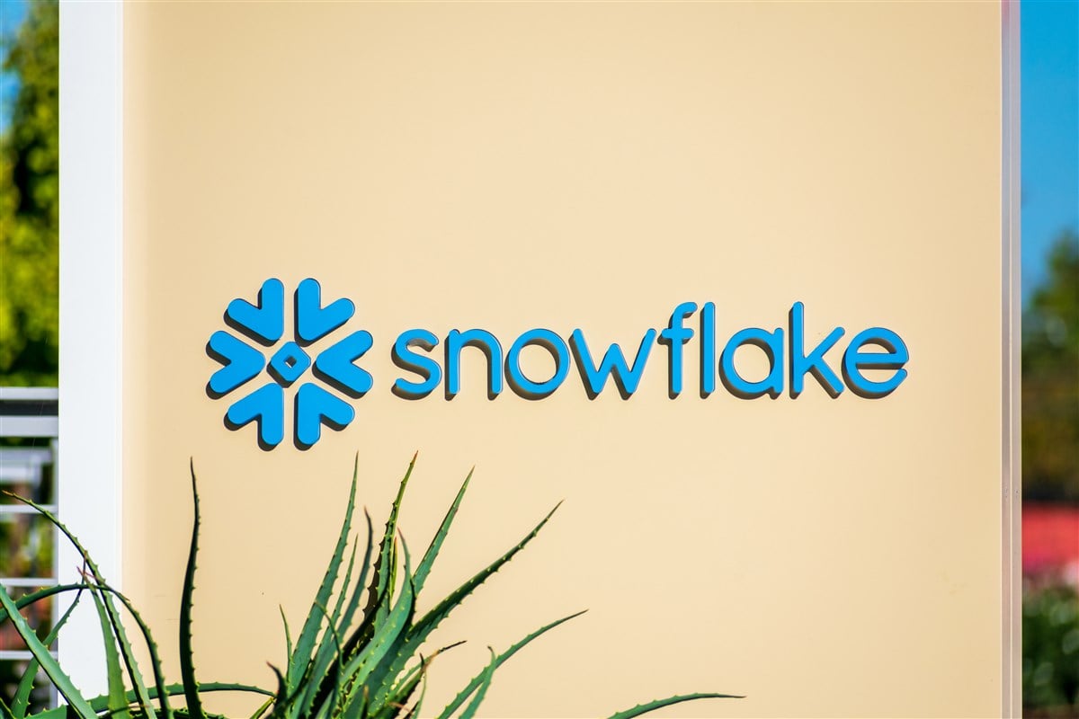 14,600+ Snowflake Logo Stock Illustrations, Royalty-Free Vector Graphics &  Clip Art - iStock | Snowflake icon