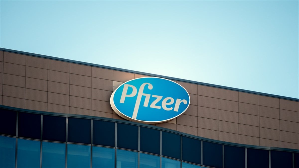 Logo sign of Pharmaceutical Corporation Pfizer building
