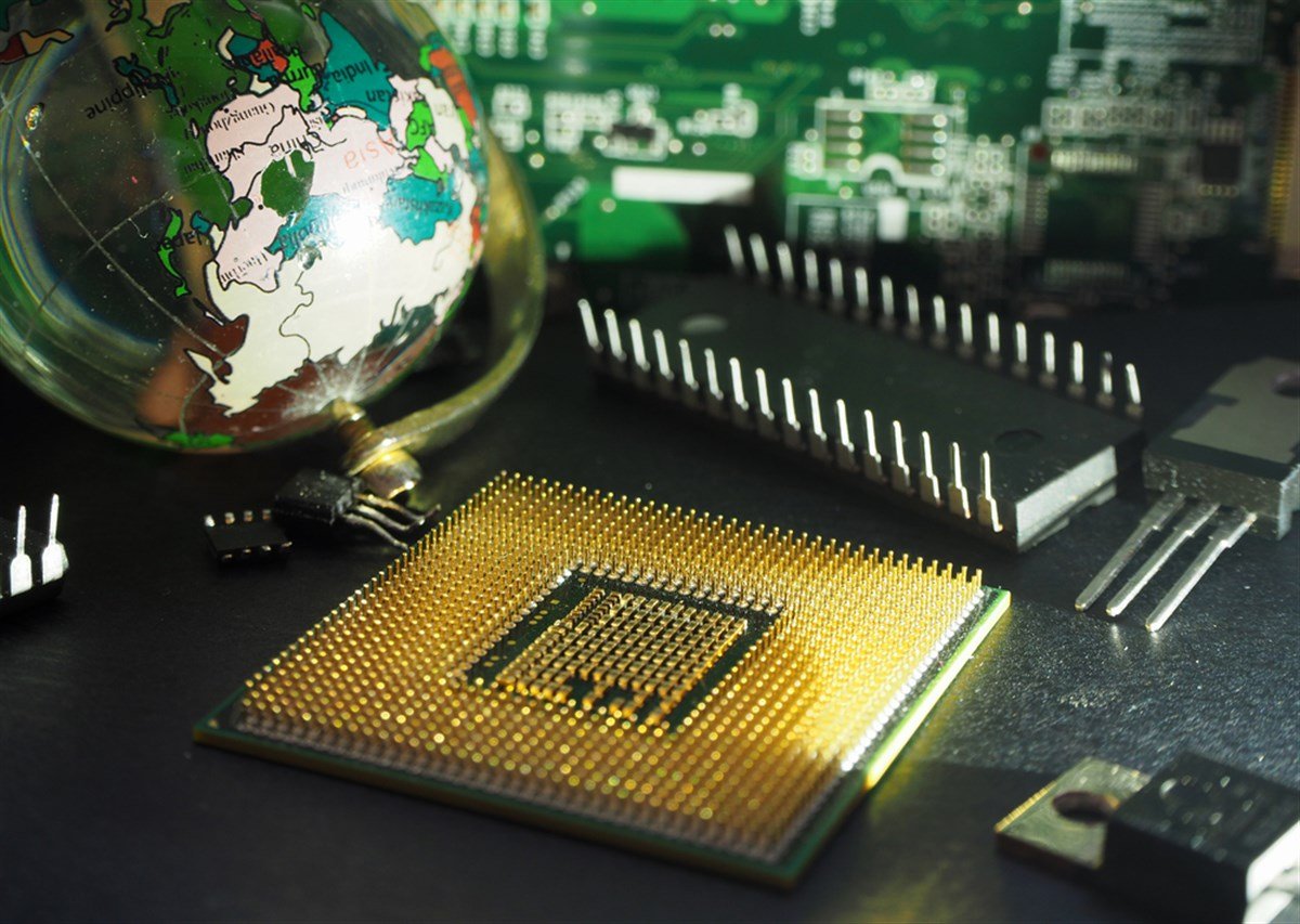 Processor, chip and semiconductors with earth globe background. Production and use of microchips in the World. — Photo
