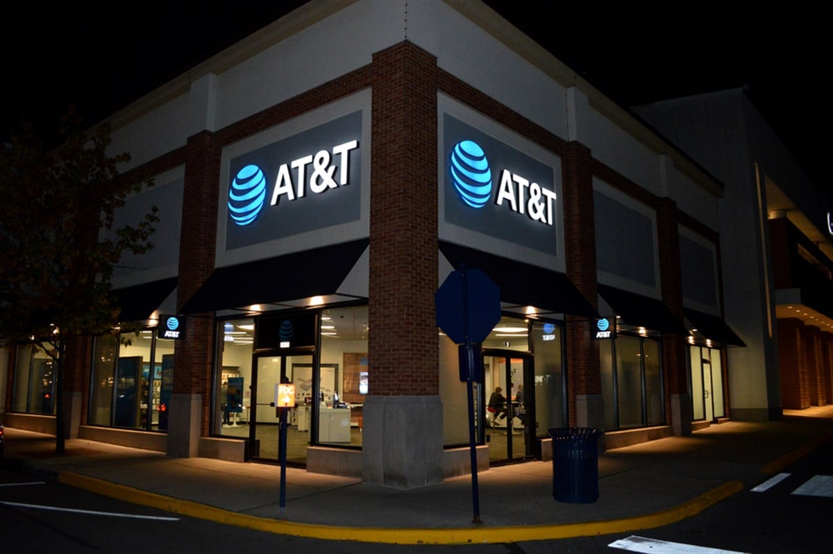  AT&T store . There are over 2,200 company-owned AT&T stores across the country — Stock Editorial Photography