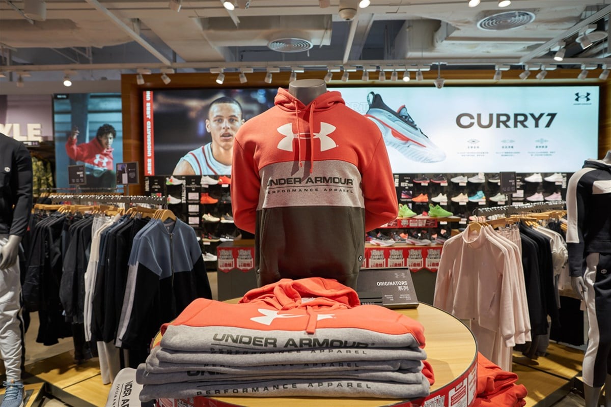 SHENZHEN, CHINA - NOVEMBER 21, 2019: apparel on display inside Maoye Mall in Shenzhen. — Stock Editorial Photography