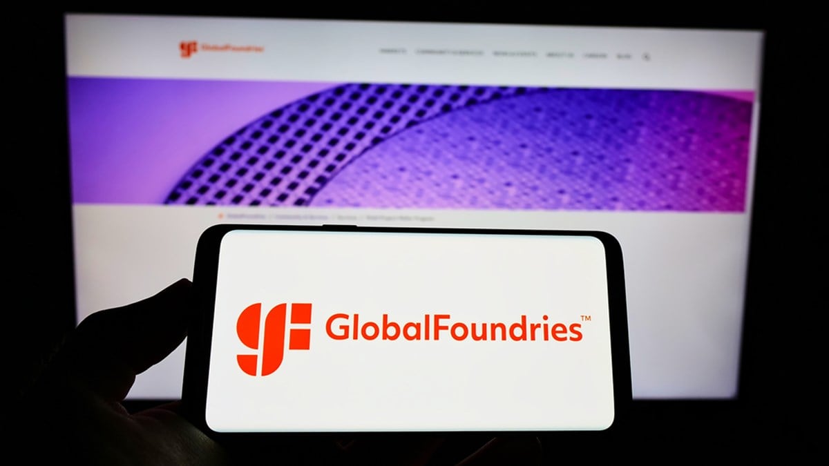 STUTTGART, GERMANY - Aug 23, 2021: Person holding cellphone with logo of US semiconductor company GlobalFoundries Inc. (GF) on screen in front of webpage. Focus on phone display. - Stock Editorial Photography