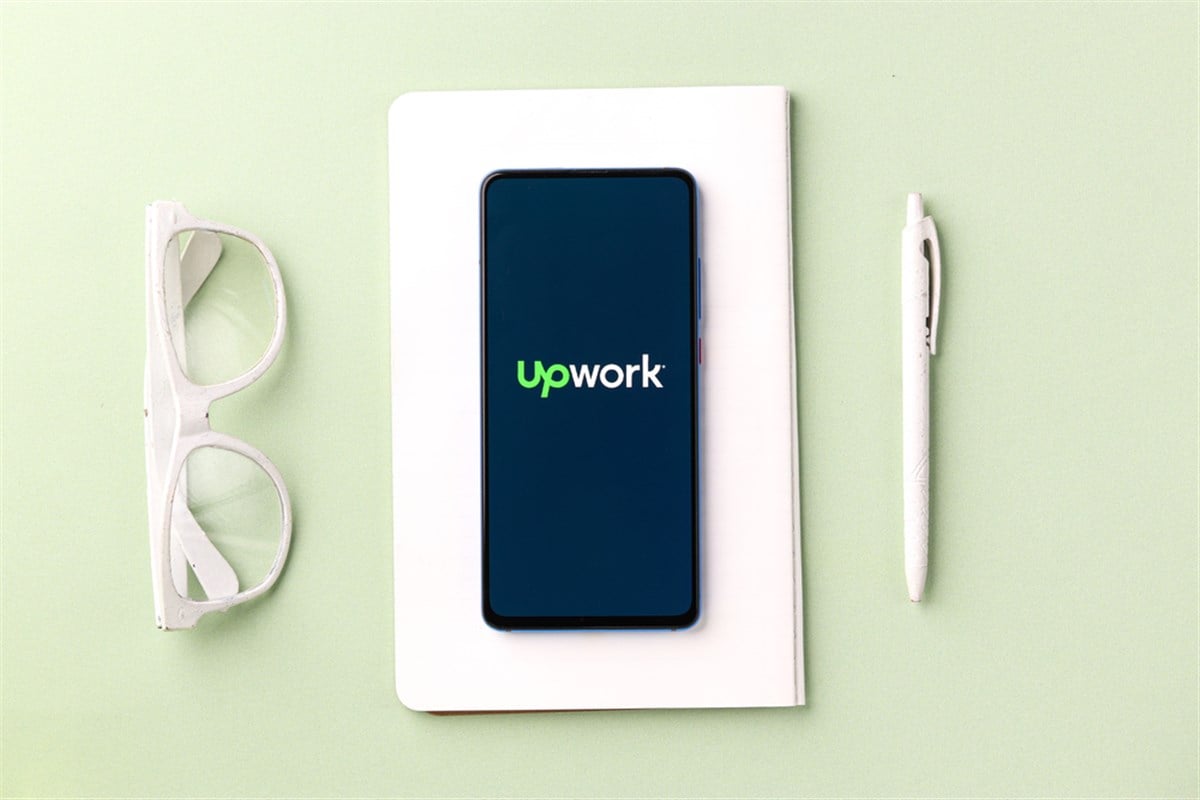 Assam, india - November 29, 2020 : Up work logo on phone screen stock image. — Stock Editorial Photography