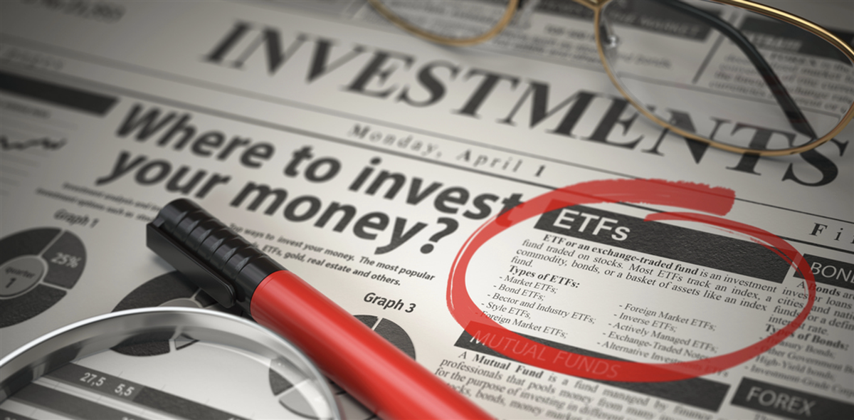 ETF is a best option to invest. Where to Invest concept, Investmets newspaper with loupe and marker. 3d illustration — Photo