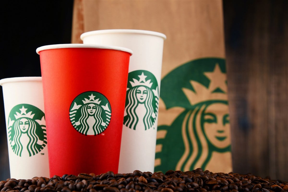 Composition with cup of Starbucks coffee — Stock Editorial Photography