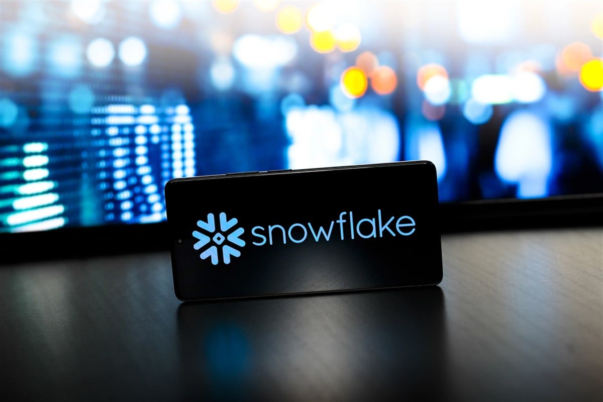 August 22, 2024, Paraguay. In this photo illustration, the Snowflake logo is displayed on a smartphone screen — Stock Editorial Photography