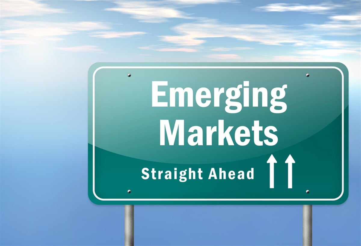 Highway Signpost Emerging Markets — Photo