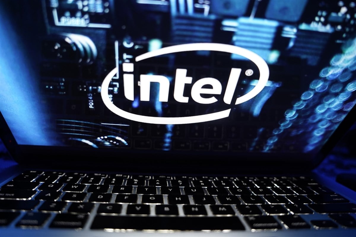 Computer with the logo of Intel Corporation which is the largest manufacturer of integrated circuits in the world.THURSDAY, NOVEMBER 21, 2022. UNITED STATES, CALIFORNIA. — Stock Editorial Photography