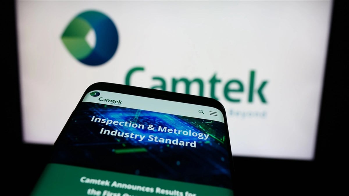 Stuttgart, Germany - 07-05-2024: Mobile phone with website of Israeli metrology equipment company Camtek Ltd. in front of business logo. Focus on top-left of phone display. — Stock Editorial Photography