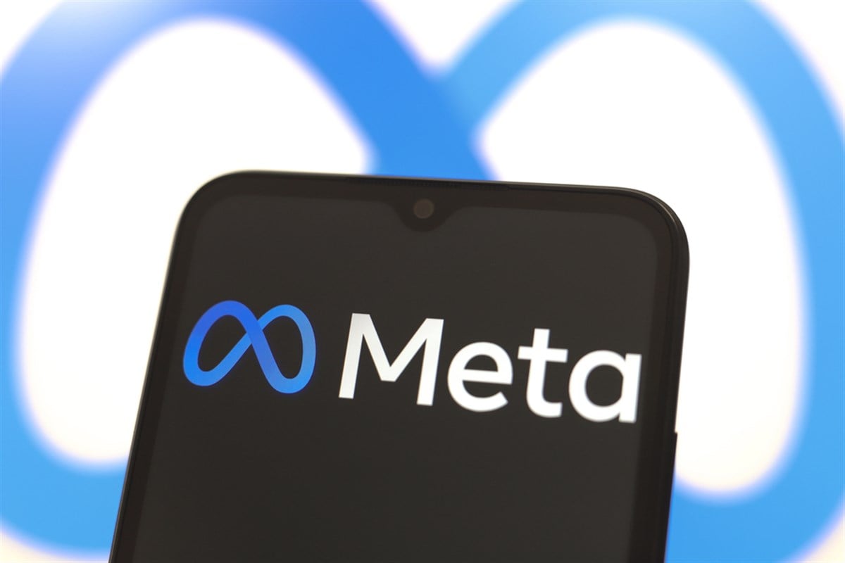 The Meta Platforms, Inc. logo appears on the screen of a smartphone in Reno, United States, on November 27, 2024 — Stock Editorial Photography