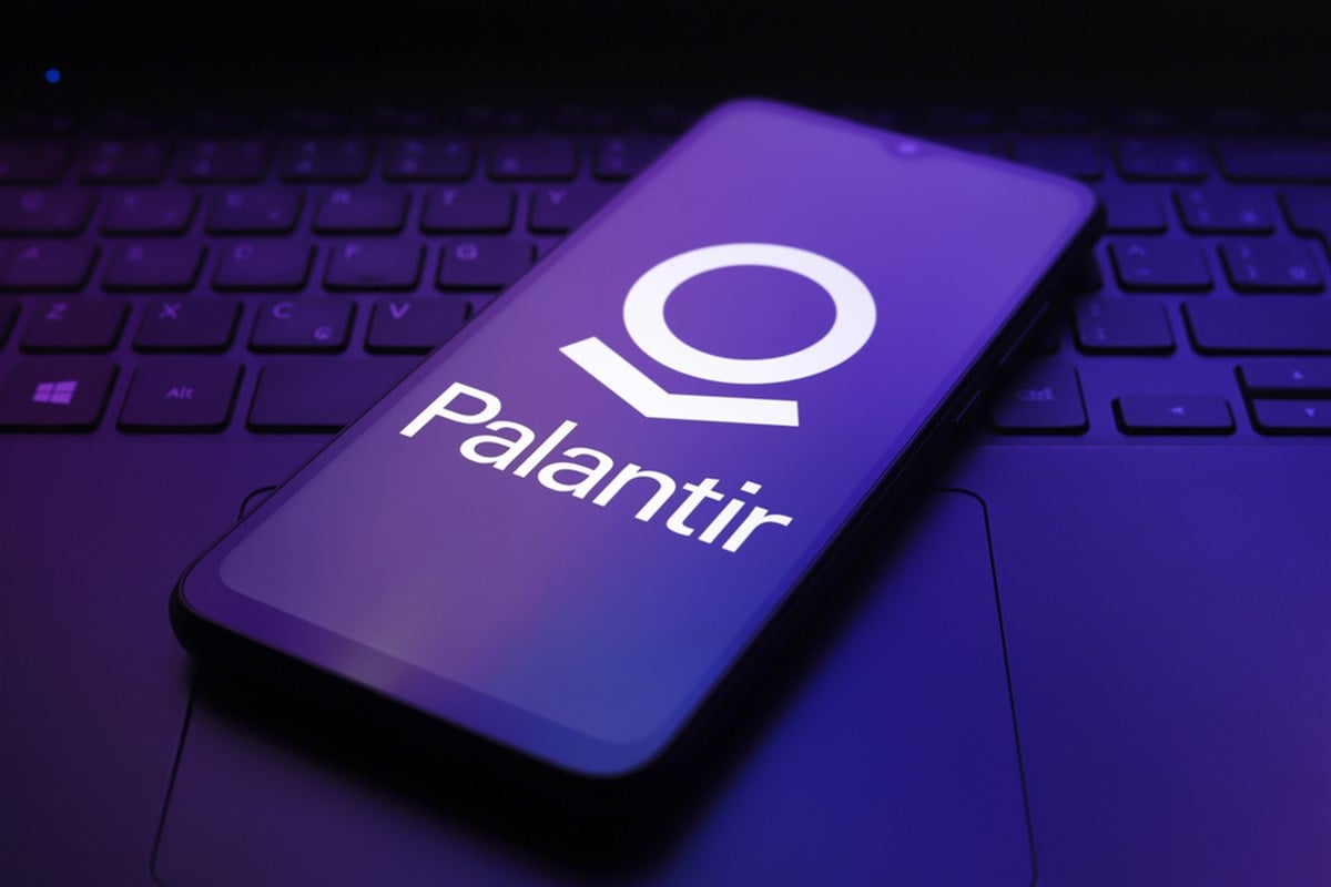 The Palantir Technologies logo appears on the screen of a smartphone, in Reno, United States, on December 3, 2024 — Stock Editorial Photography