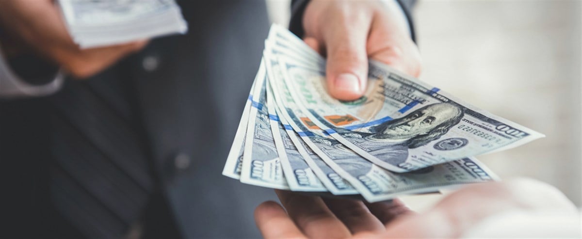 Businessman giving or paying money, US dollar bills - web banner — Photo