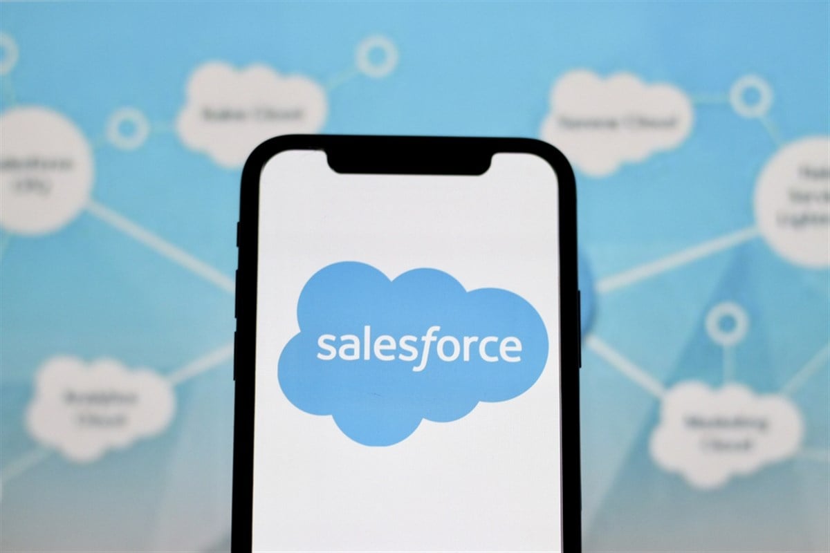 In this photo illustration,The logo of Salesforce, is displayed on smartphone.indonesia - June 16th 2024. — Stock Editorial Photography