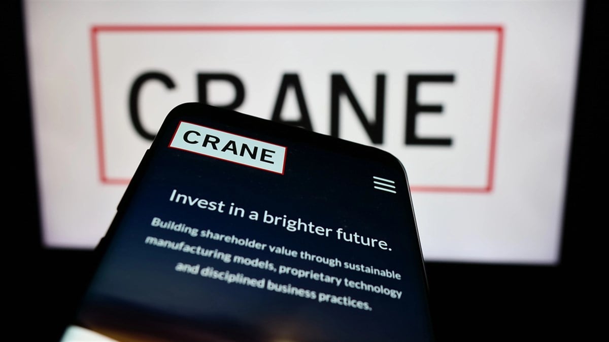 Stuttgart, Germany - 07-04-2024: Mobile phone with website of US industrial products company Crane Co. in front of business logo. Focus on top-left of phone display. — Stock Editorial Photography