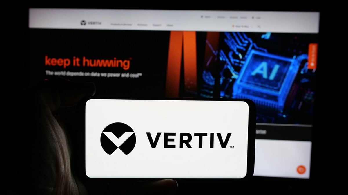 Stuttgart, Germany - 01-31-2025: Person holding cellphone with logo of US technology company Vertiv Holdings Co. on screen in front of business webpage. Focus on phone display. — Stock Editorial Photography