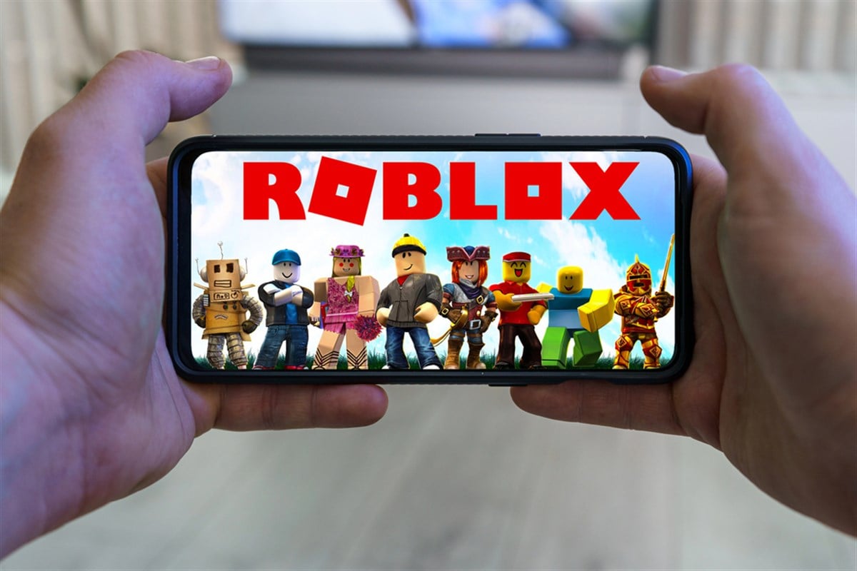 Kaunas, Lithuania - 2023 April 16: Playing Roblox mobile game. Point of view gaming on smartphone. High quality photo - Stock Editorial Photography