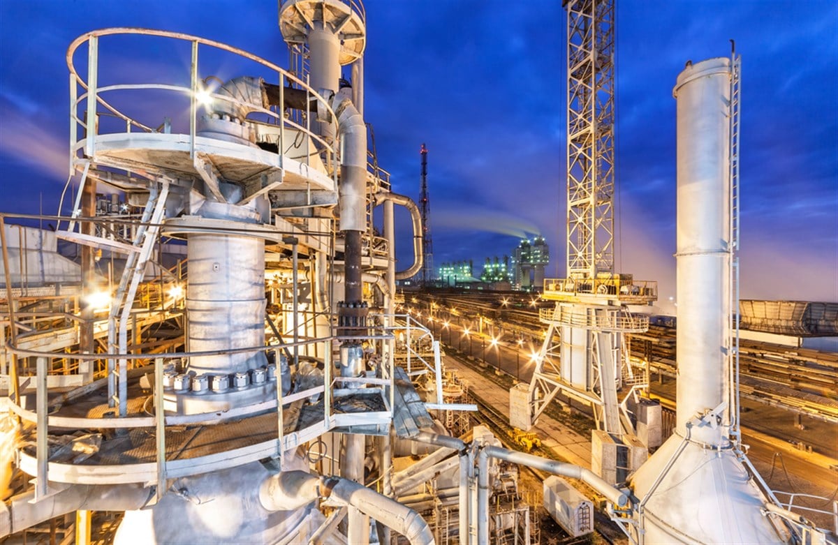 Chemical plant for production of ammonia and nitrogen fertilization on night time. — Photo