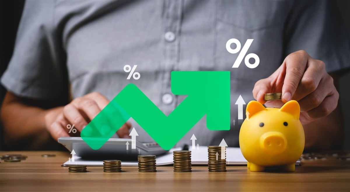 Interest rate and dividend concept, Businessman is calculating income and return on investment in percentage. income, return, retirement, compensation fund, investment, dividend tax, stock market