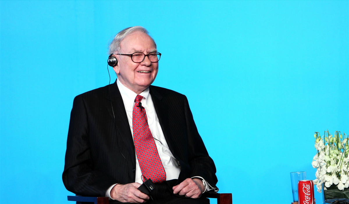 U.S. investor and philanthropist Warren Buffet listens to a question during a press conference in Beijing, China, 30 September 2010.Microsoft Corp. co-founder Bill Gates and billionaire investor Warren Buffett met Chinas super-rich Wednesday (29 Sept