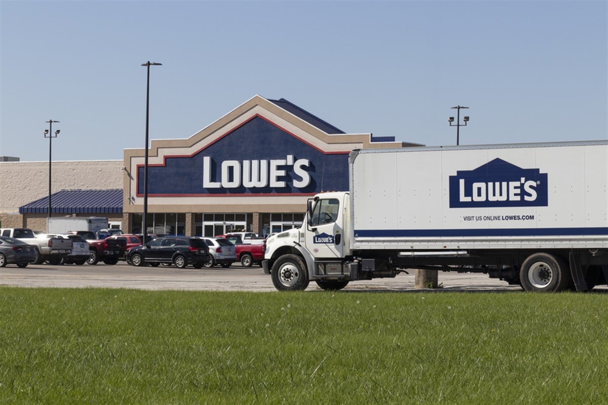 Marion - Circa October 2021: Lowe's Home Improvement Warehouse. Lowe's operates retail home improvement and appliance stores in North America.