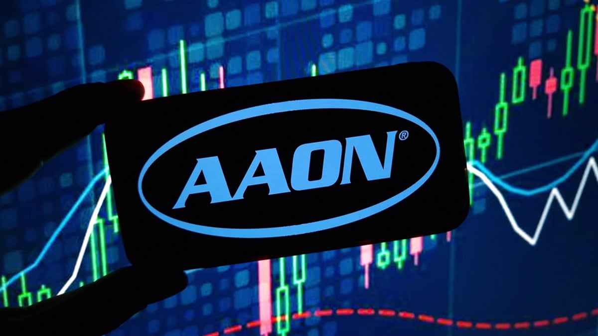 Konskie, Poland - December 15, 2024: AAON Inc company logo displayed on mobile phone — Stock Editorial Photography