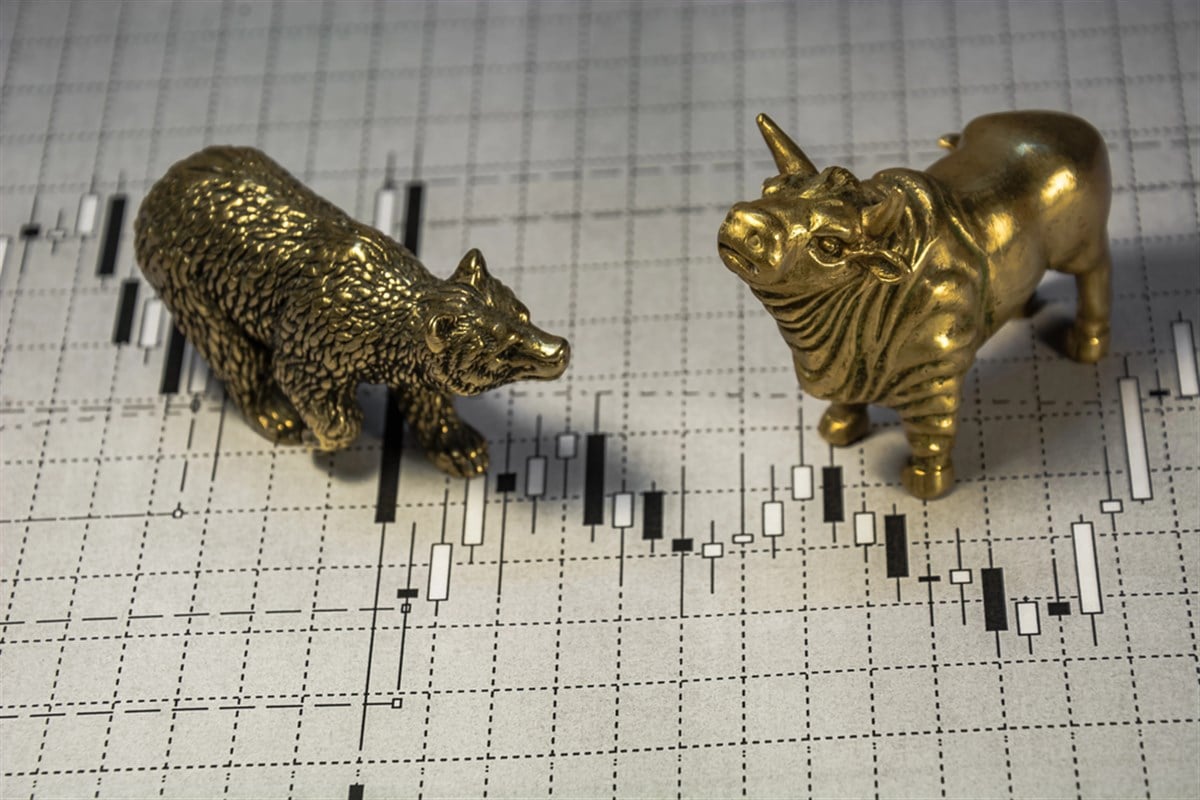 The fight of bulls and bears moves the price — Photo