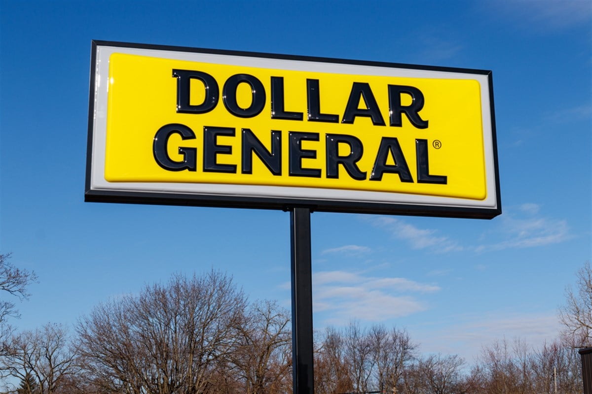 Is Dollar General or Dollar Tree the Better Discount Retail Stock?